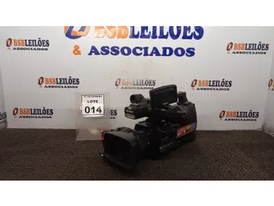 LOTE 014 - 01 FILMADORA PROFISSIONAL FULL HD 1920 X 1080 MARCA SONY. (NO ESTADO) ATENÇÃO! FAZER A VISITAÇÃO ANTES DE ARREMATAR, NÃO SABEMOS SE FUNCIONA, LEILÃO NÃO TEM GARANTIA E NEM DEVOLUÇÃO, SUJEITO A POSSÍVEIS AVARIAS VISÍVEIS/OCULTAS E/OU AUSÊNCIA DE COMPONENTES.