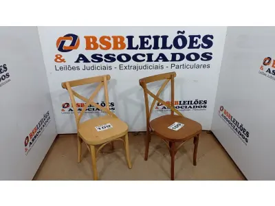 LOTE 101 - 02 CADEIRAS DE MADEIRA (NO ESTADO, NÃO SABEMOS SE FUNCIONA. LEILÃO NÃO TEM GARANTIA E NEM DEVOLUÇÃO, SUJEITO A POSSÍVEIS AVARIAS VISÍVEIS/OCULTAS E/OU AUSÊNCIA DE COMPONENTES)