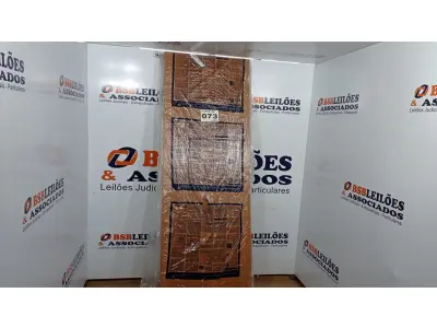 LOTE 073 - 01  PORTA DE MADEIRA 210X80CM ESPESSURA 3,5CM MSO EUCATEX (NO ESTADO, NÃO SABEMOS SE FUNCIONA. LEILÃO NÃO TEM GARANTIA E NEM DEVOLUÇÃO, SUJEITO A POSSÍVEIS AVARIAS VISÍVEIS/OCULTAS E/OU AUSÊNCIA DE COMPONENTES)