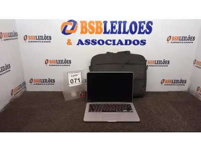 LOTE 071 - 01 MACBOOK PRO. (NO ESTADO) ATENÇÃO! FAZER A VISITAÇÃO ANTES DE ARREMATAR, NÃO SABEMOS SE FUNCIONA, LEILÃO NÃO TEM GARANTIA E NEM DEVOLUÇÃO, SUJEITO A POSSÍVEIS AVARIAS VISÍVEIS/OCULTAS E/OU AUSÊNCIA DE COMPONENTES.