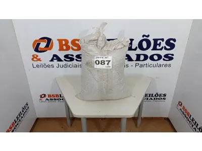 LOTE 087 - 01 SACO SEMENTE DE GIRASSOL (NO ESTADO, NÃO SABEMOS SE FUNCIONA. LEILÃO NÃO TEM GARANTIA E NEM DEVOLUÇÃO, SUJEITO A POSSÍVEIS AVARIAS VISÍVEIS/OCULTAS E/OU AUSÊNCIA DE COMPONENTES)