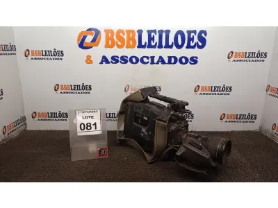 LOTE 081 - 01 FILMADORA PROFISSIONAL DVCAM MARCA SONY. (NO ESTADO) ATENÇÃO! FAZER A VISITAÇÃO ANTES DE ARREMATAR, NÃO SABEMOS SE FUNCIONA, LEILÃO NÃO TEM GARANTIA E NEM DEVOLUÇÃO, SUJEITO A POSSÍVEIS AVARIAS VISÍVEIS/OCULTAS E/OU AUSÊNCIA DE COMPONENTES.