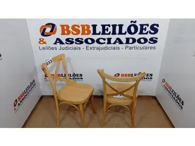 LOTE 033 - 02  CADEIRAS DE MADEIRA (NO ESTADO, NÃO SABEMOS SE FUNCIONA. LEILÃO NÃO TEM GARANTIA E NEM DEVOLUÇÃO, SUJEITO A POSSÍVEIS AVARIAS VISÍVEIS/OCULTAS E/OU AUSÊNCIA DE COMPONENTES)