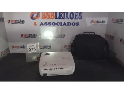 LOTE 075 - 01 PROJETOR MARCA NEC. (NO ESTADO) ATENÇÃO! FAZER A VISITAÇÃO ANTES DE ARREMATAR, NÃO SABEMOS SE FUNCIONA, LEILÃO NÃO TEM GARANTIA E NEM DEVOLUÇÃO, SUJEITO A POSSÍVEIS AVARIAS VISÍVEIS/OCULTAS E/OU AUSÊNCIA DE COMPONENTES.