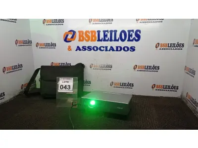 LOTE 043 - 01 PROJETOR MARCA SONY. (NO ESTADO) ATENÇÃO! FAZER A VISITAÇÃO ANTES DE ARREMATAR, NÃO SABEMOS SE FUNCIONA, LEILÃO NÃO TEM GARANTIA E NEM DEVOLUÇÃO, SUJEITO A POSSÍVEIS AVARIAS VISÍVEIS/OCULTAS E/OU AUSÊNCIA DE COMPONENTES.