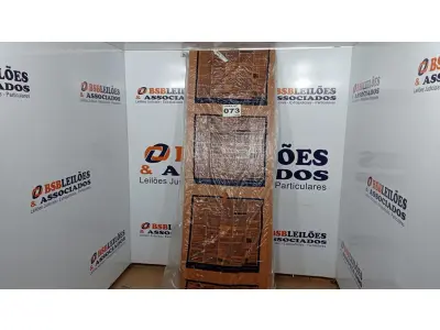 LOTE 073 - 01  PORTA DE MADEIRA 210X80CM ESPESSURA 3,5CM MSO EUCATEX (NO ESTADO, NÃO SABEMOS SE FUNCIONA. LEILÃO NÃO TEM GARANTIA E NEM DEVOLUÇÃO, SUJEITO A POSSÍVEIS AVARIAS VISÍVEIS/OCULTAS E/OU AUSÊNCIA DE COMPONENTES)