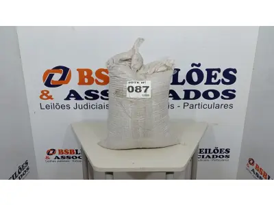 LOTE 087 - 01 SACO SEMENTE DE GIRASSOL (NO ESTADO, NÃO SABEMOS SE FUNCIONA. LEILÃO NÃO TEM GARANTIA E NEM DEVOLUÇÃO, SUJEITO A POSSÍVEIS AVARIAS VISÍVEIS/OCULTAS E/OU AUSÊNCIA DE COMPONENTES)