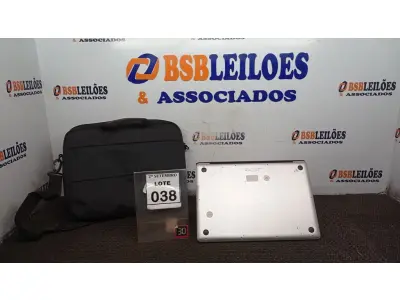LOTE 038 - 01 MACBOOK PRO COM BOLSA. (NO ESTADO) ATENÇÃO! FAZER A VISITAÇÃO ANTES DE ARREMATAR, NÃO SABEMOS SE FUNCIONA, LEILÃO NÃO TEM GARANTIA E NEM DEVOLUÇÃO, SUJEITO A POSSÍVEIS AVARIAS VISÍVEIS/OCULTAS E/OU AUSÊNCIA DE COMPONENTES.