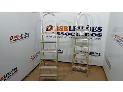 LOTE 166 - 02 ESCADAS DE ALUMÍNIO DOBRÁVEL. (NO ESTADO) ATENÇÃO! FAZER A VISITAÇÃO ANTES DE ARREMATAR, NÃO SABEMOS SE FUNCIONA, LEILÃO NÃO TEM GARANTIA E NEM DEVOLUÇÃO, SUJEITO A POSSÍVEIS AVARIAS VISÍVEIS/OCULTAS E/OU AUSÊNCIA DE COMPONENTES.