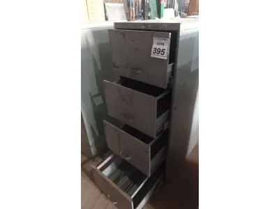 LOTE 395 - 01 ARQUIVO DE AÇO COM 04 GAVETAS. (NO ESTADO) ATENÇÃO! FAZER A VISITAÇÃO ANTES DE ARREMATAR, NÃO SABEMOS SE FUNCIONA, LEILÃO NÃO TEM GARANTIA E NEM DEVOLUÇÃO, SUJEITO A POSSÍVEIS AVARIAS VISÍVEIS/OCULTAS E/OU AUSÊNCIA DE COMPONENTES.