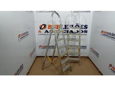 LOTE 166 - 02 ESCADAS DE ALUMÍNIO DOBRÁVEL. (NO ESTADO) ATENÇÃO! FAZER A VISITAÇÃO ANTES DE ARREMATAR, NÃO SABEMOS SE FUNCIONA, LEILÃO NÃO TEM GARANTIA E NEM DEVOLUÇÃO, SUJEITO A POSSÍVEIS AVARIAS VISÍVEIS/OCULTAS E/OU AUSÊNCIA DE COMPONENTES.