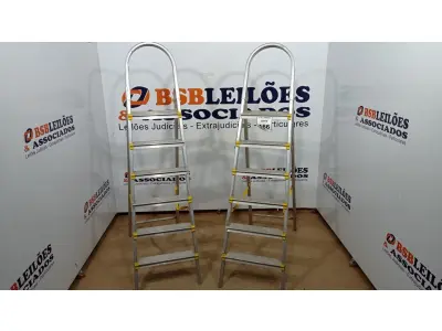 LOTE 166 - 02 ESCADAS DE ALUMÍNIO DOBRÁVEL. (NO ESTADO) ATENÇÃO! FAZER A VISITAÇÃO ANTES DE ARREMATAR, NÃO SABEMOS SE FUNCIONA, LEILÃO NÃO TEM GARANTIA E NEM DEVOLUÇÃO, SUJEITO A POSSÍVEIS AVARIAS VISÍVEIS/OCULTAS E/OU AUSÊNCIA DE COMPONENTES.