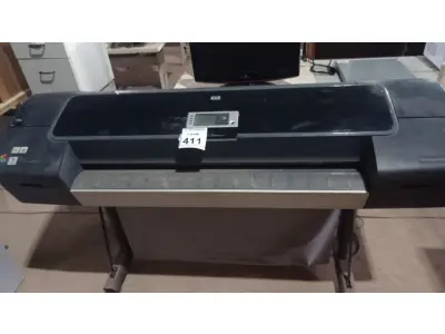 LOTE 411 - 01 PLOTTER MODELO DESIGNJET Z32000PS PHOTO MARCA HP. (NO ESTADO) ATENÇÃO! FAZER A VISITAÇÃO ANTES DE ARREMATAR, NÃO SABEMOS SE FUNCIONA, LEILÃO NÃO TEM GARANTIA E NEM DEVOLUÇÃO, SUJEITO A POSSÍVEIS AVARIAS VISÍVEIS/OCULTAS E/OU AUSÊNCIA DE COMPONENTES.