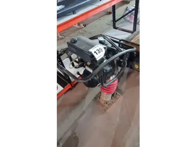 LOTE 139 - 01 COMPACTADOR DE SOLO MENEGOTTI RAM 75 GASOLINA. (NO ESTADO, NÃO SABEMOS SE FUNCIONA. LEILÃO NÃO TEM GARANTIA E NEM DEVOLUÇÃO, SUJEITO A POSSÍVEIS AVARIAS VISÍVEIS/OCULTAS E/OU AUSÊNCIA DE COMPONENTES)