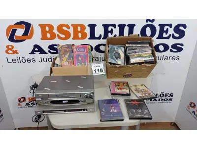 LOTE 118 - 01 APARELHO DE DVD MARCA PHILIPS,01 APARELHO DE VÍDEO CASSETE MARCA PHILCO E GRANDE QUANTIDADE DE FILMES EM DVD E VHS. (NO ESTADO) ATENÇÃO! FAZER A VISITAÇÃO ANTES DE ARREMATAR, NÃO SABEMOS SE FUNCIONA, LEILÃO NÃO TEM GARANTIA E NEM DEVOLUÇÃO, SUJEITO A POSSÍVEIS AVARIAS VISÍVEIS/OCULTAS E/OU AUSÊNCIA DE COMPONENTES.