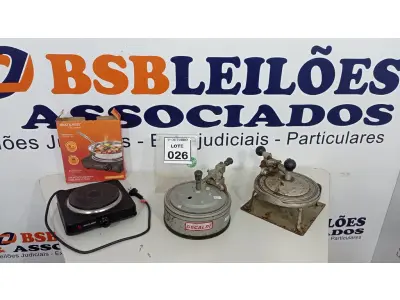 LOTE 026 - 01 FOGÃO ELÉTRICO 01 BOCA MARCA MULTILASER E 02 FECHADORES DE MARMITA. (NO ESTADO) ATENÇÃO! FAZER A VISITAÇÃO ANTES DE ARREMATAR, NÃO SABEMOS SE FUNCIONA, LEILÃO NÃO TEM GARANTIA E NEM DEVOLUÇÃO, SUJEITO A POSSÍVEIS AVARIAS VISÍVEIS/OCULTAS E/OU AUSÊNCIA DE COMPONENTES.