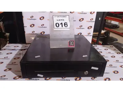LOTE 016 - 01 GAVETA DE DINHEIRO. (NO ESTADO) ATENÇÃO! FAZER A VISITAÇÃO ANTES DE ARREMATAR, NÃO SABEMOS SE FUNCIONA, LEILÃO NÃO TEM GARANTIA E NEM DEVOLUÇÃO, SUJEITO A POSSÍVEIS AVARIAS VISÍVEIS/OCULTAS E/OU AUSÊNCIA DE COMPONENTES.