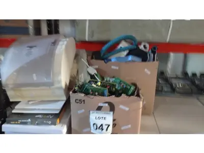 LOTE 047 - 01 LOTE COM VÁRIAS PLACAS DE MOTOR ELÉTRICO, LUMINÁRIAS, DISPENSES, INTERFONES, INTERFACE CELULAR MC-1T E ELETRÔNICOS DIVERSOS. (NO ESTADO) ATENÇÃO! FAZER A VISITAÇÃO ANTES DE ARREMATAR, NÃO SABEMOS SE FUNCIONA, LEILÃO NÃO TEM GARANTIA E NEM DEVOLUÇÃO, SUJEITO A POSSÍVEIS AVARIAS VISÍVEIS/OCULTAS E/OU AUSÊNCIA DE COMPONENTES.