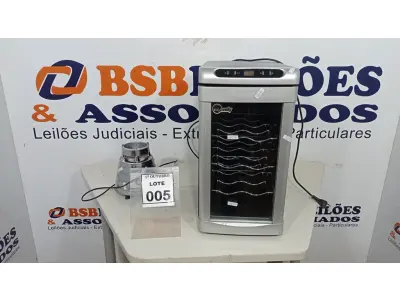 LOTE 005 - 01 CLIMATIZADOR TERMOMÉTRICO DE VINHO E 01 BASE DE LIQUIDIFICADOR. (NO ESTADO) ATENÇÃO! FAZER A VISITAÇÃO ANTES DE ARREMATAR, NÃO SABEMOS SE FUNCIONA, LEILÃO NÃO TEM GARANTIA E NEM DEVOLUÇÃO, SUJEITO A POSSÍVEIS AVARIAS VISÍVEIS/OCULTAS E/OU AUSÊNCIA DE COMPONENTES.