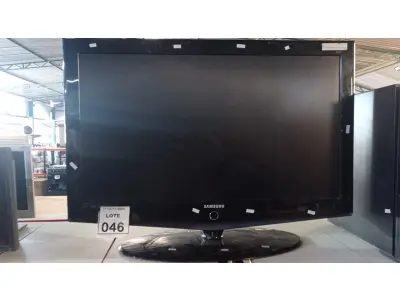 LOTE 046 - 01 TV LCD 40’’ MARCA SAMSUNG. (NO ESTADO) ATENÇÃO! FAZER A VISITAÇÃO ANTES DE ARREMATAR, NÃO SABEMOS SE FUNCIONA, LEILÃO NÃO TEM GARANTIA E NEM DEVOLUÇÃO, SUJEITO A POSSÍVEIS AVARIAS VISÍVEIS/OCULTAS E/OU AUSÊNCIA DE COMPONENTES.