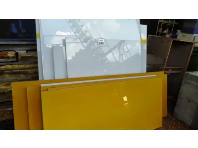 LOTE 528 - 09 PAINÉIS DE VIDRO COM CORES E TAMANHOS DIVERSOS. (NO ESTADO) ATENÇÃO! FAZER A VISITAÇÃO ANTES DE ARREMATAR, NÃO SABEMOS SE FUNCIONA, LEILÃO NÃO TEM GARANTIA E NEM DEVOLUÇÃO, SUJEITO A POSSÍVEIS AVARIAS VISÍVEIS/OCULTAS E/OU AUSÊNCIA DE COMPONENTES.