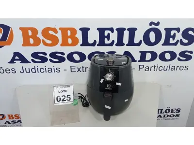LOTE 025 - 01 AIR FRYER MARCA ELECTROLUX. (NO ESTADO) ATENÇÃO! FAZER A VISITAÇÃO ANTES DE ARREMATAR, NÃO SABEMOS SE FUNCIONA, LEILÃO NÃO TEM GARANTIA E NEM DEVOLUÇÃO, SUJEITO A POSSÍVEIS AVARIAS VISÍVEIS/OCULTAS E/OU AUSÊNCIA DE COMPONENTES