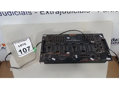 LOTE 107 - 01 MESA DE SOM MARCA GEMINI. (NO ESTADO) ATENÇÃO! FAZER A VISITAÇÃO ANTES DE ARREMATAR, NÃO SABEMOS SE FUNCIONA, LEILÃO NÃO TEM GARANTIA E NEM DEVOLUÇÃO, SUJEITO A POSSÍVEIS AVARIAS VISÍVEIS/OCULTAS E/OU AUSÊNCIA DE COMPONENTES.