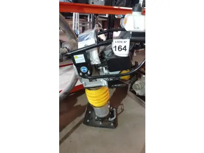 LOTE 164 - 01 COMPACTADOR DE SOLO CSM 73 RENTAL MOTOR STARK. (NO ESTADO, NÃO SABEMOS SE FUNCIONA. LEILÃO NÃO TEM GARANTIA E NEM DEVOLUÇÃO, SUJEITO A POSSÍVEIS AVARIAS VISÍVEIS/OCULTAS E/OU AUSÊNCIA DE COMPONENTES)