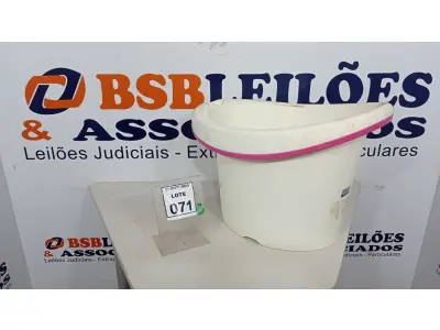 LOTE 071 - 01 BANHEIRA DE BEBÊ. (NO ESTADO) ATENÇÃO! FAZER A VISITAÇÃO ANTES DE ARREMATAR, NÃO SABEMOS SE FUNCIONA, LEILÃO NÃO TEM GARANTIA E NEM DEVOLUÇÃO, SUJEITO A POSSÍVEIS AVARIAS VISÍVEIS/OCULTAS E/OU AUSÊNCIA DE COMPONENTES.