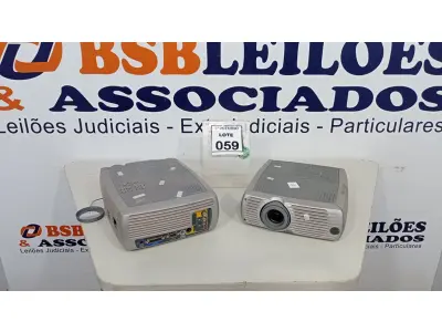 LOTE 059 - 02 PROJETORES MARCA INFOCUS. (NO ESTADO) ATENÇÃO! FAZER A VISITAÇÃO ANTES DE ARREMATAR, NÃO SABEMOS SE FUNCIONA, LEILÃO NÃO TEM GARANTIA E NEM DEVOLUÇÃO, SUJEITO A POSSÍVEIS AVARIAS VISÍVEIS/OCULTAS E/OU AUSÊNCIA DE COMPONENTES.