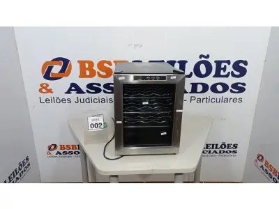 LOTE 002 - 01 CLIMATIZADOR TERMOMÉTRICO DE VINHO. (NO ESTADO) ATENÇÃO! FAZER A VISITAÇÃO ANTES DE ARREMATAR, NÃO SABEMOS SE FUNCIONA, LEILÃO NÃO TEM GARANTIA E NEM DEVOLUÇÃO, SUJEITO A POSSÍVEIS AVARIAS VISÍVEIS/OCULTAS E/OU AUSÊNCIA DE COMPONENTES.