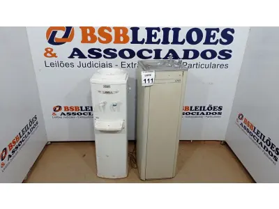 LOTE 111 - 02 BEBEDOUROS SENDO 01 PARA GARRAFÃO. (NO ESTADO) ATENÇÃO! FAZER A VISITAÇÃO ANTES DE ARREMATAR, NÃO SABEMOS SE FUNCIONA, LEILÃO NÃO TEM GARANTIA E NEM DEVOLUÇÃO, SUJEITO A POSSÍVEIS AVARIAS VISÍVEIS/OCULTAS E/OU AUSÊNCIA DE COMPONENTES.