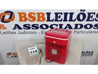 LOTE 114 - 01 MÁQUINA DE FAZER GELO PORTÁTIL MARCA POLISHOP. (NO ESTADO) ATENÇÃO! FAZER A VISITAÇÃO ANTES DE ARREMATAR, NÃO SABEMOS SE FUNCIONA, LEILÃO NÃO TEM GARANTIA E NEM DEVOLUÇÃO, SUJEITO A POSSÍVEIS AVARIAS VISÍVEIS/OCULTAS E/OU AUSÊNCIA DE COMPONENTES.