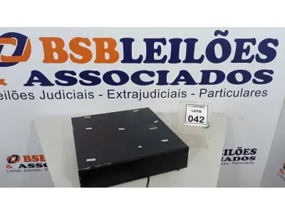 LOTE 042 - 01 GAVETA DE DINHEIRO. (NO ESTADO) ATENÇÃO! FAZER A VISITAÇÃO ANTES DE ARREMATAR, NÃO SABEMOS SE FUNCIONA, LEILÃO NÃO TEM GARANTIA E NEM DEVOLUÇÃO, SUJEITO A POSSÍVEIS AVARIAS VISÍVEIS/OCULTAS E/OU AUSÊNCIA DE COMPONENTES.