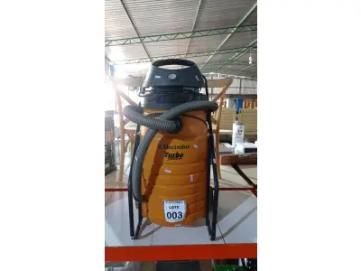 LOTE 003 - 01 ASPIRADOR DE PÓ INDUSTRIAL MODELO TURBO 5002 PRO MARCA ELECTROLUX. (NO ESTADO) ATENÇÃO! FAZER A VISITAÇÃO ANTES DE ARREMATAR, NÃO SABEMOS SE FUNCIONA, LEILÃO NÃO TEM GARANTIA E NEM DEVOLUÇÃO, SUJEITO A POSSÍVEIS AVARIAS VISÍVEIS/OCULTAS E/OU AUSÊNCIA DE COMPONENTES.