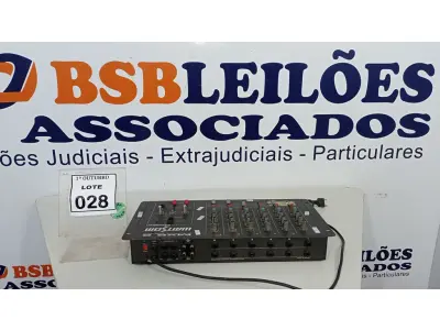 LOTE 028 - 01 MESA DE SOM 06 CANAIS MODELO MXS6 MARCA CICLOTRON. (NO ESTADO) ATENÇÃO! FAZER A VISITAÇÃO ANTES DE ARREMATAR, NÃO SABEMOS SE FUNCIONA, LEILÃO NÃO TEM GARANTIA E NEM DEVOLUÇÃO, SUJEITO A POSSÍVEIS AVARIAS VISÍVEIS/OCULTAS E/OU AUSÊNCIA DE COMPONENTES.