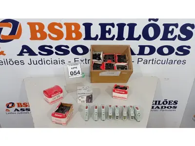 LOTE 054 - 01 LOTE COM VÁRIOS DISJUNTORES MARCAS DIVERSAS. (NO ESTADO) ATENÇÃO! FAZER A VISITAÇÃO ANTES DE ARREMATAR, NÃO SABEMOS SE FUNCIONA, LEILÃO NÃO TEM GARANTIA E NEM DEVOLUÇÃO, SUJEITO A POSSÍVEIS AVARIAS VISÍVEIS/OCULTAS E/OU AUSÊNCIA DE COMPONENTES.