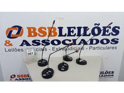 LOTE 061 - 05 MICROFONES DE MESA. (NO ESTADO) ATENÇÃO! FAZER A VISITAÇÃO ANTES DE ARREMATAR, NÃO SABEMOS SE FUNCIONA, LEILÃO NÃO TEM GARANTIA E NEM DEVOLUÇÃO, SUJEITO A POSSÍVEIS AVARIAS VISÍVEIS/OCULTAS E/OU AUSÊNCIA DE COMPONENTES.