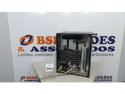 LOTE 056 - 01 FRIGOBAR. (NO ESTADO) ATENÇÃO! FAZER A VISITAÇÃO ANTES DE ARREMATAR, NÃO SABEMOS SE FUNCIONA, LEILÃO NÃO TEM GARANTIA E NEM DEVOLUÇÃO, SUJEITO A POSSÍVEIS AVARIAS VISÍVEIS/OCULTAS E/OU AUSÊNCIA DE COMPONENTES.