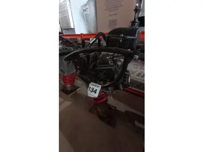 LOTE 134 - 01 COMPACTADOR DE SOLO MENEGOTTI RAM 75 GASOLINA. (NO ESTADO, NÃO SABEMOS SE FUNCIONA. LEILÃO NÃO TEM GARANTIA E NEM DEVOLUÇÃO, SUJEITO A POSSÍVEIS AVARIAS VISÍVEIS/OCULTAS E/OU AUSÊNCIA DE COMPONENTES)