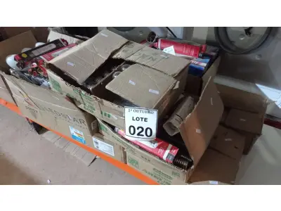 LOTE 020 - 01 LOTE COM GRANDE QUANTIDADE DE LÂMPADAS MARCAS E MODELOS DIVERSOS. (NO ESTADO) ATENÇÃO! FAZER A VISITAÇÃO ANTES DE ARREMATAR, NÃO SABEMOS SE FUNCIONA, LEILÃO NÃO TEM GARANTIA E NEM DEVOLUÇÃO, SUJEITO A POSSÍVEIS AVARIAS VISÍVEIS/OCULTAS E/OU AUSÊNCIA DE COMPONENTES.