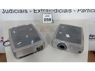 LOTE 059 - 02 PROJETORES MARCA INFOCUS. (NO ESTADO) ATENÇÃO! FAZER A VISITAÇÃO ANTES DE ARREMATAR, NÃO SABEMOS SE FUNCIONA, LEILÃO NÃO TEM GARANTIA E NEM DEVOLUÇÃO, SUJEITO A POSSÍVEIS AVARIAS VISÍVEIS/OCULTAS E/OU AUSÊNCIA DE COMPONENTES.
