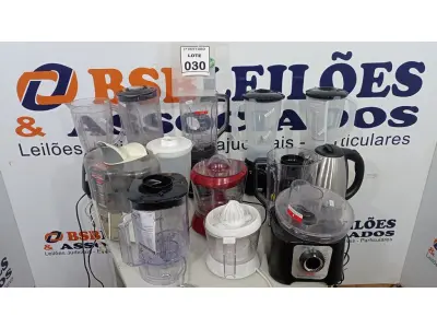 LOTE 030 - 06 LIQUIDIFICADORES COM 02 COPOS AVULSOS, 02 ESPREMEDORES DE LARANJA, 01 UMIDIFICADOR DE AR E 01 GARRAFA. (NO ESTADO) ATENÇÃO! FAZER A VISITAÇÃO ANTES DE ARREMATAR, NÃO SABEMOS SE FUNCIONA, LEILÃO NÃO TEM GARANTIA E NEM DEVOLUÇÃO, SUJEITO A POSSÍVEIS AVARIAS VISÍVEIS/OCULTAS E/OU AUSÊNCIA DE COMPONENTES.