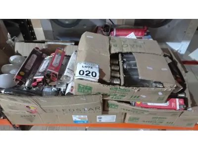 LOTE 020 - 01 LOTE COM GRANDE QUANTIDADE DE LÂMPADAS MARCAS E MODELOS DIVERSOS. (NO ESTADO) ATENÇÃO! FAZER A VISITAÇÃO ANTES DE ARREMATAR, NÃO SABEMOS SE FUNCIONA, LEILÃO NÃO TEM GARANTIA E NEM DEVOLUÇÃO, SUJEITO A POSSÍVEIS AVARIAS VISÍVEIS/OCULTAS E/OU AUSÊNCIA DE COMPONENTES.