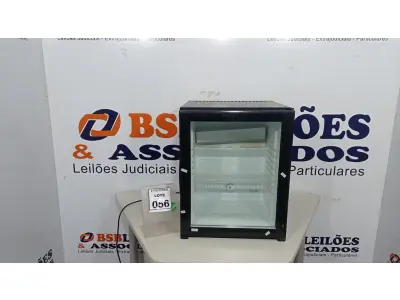 LOTE 056 - 01 FRIGOBAR. (NO ESTADO) ATENÇÃO! FAZER A VISITAÇÃO ANTES DE ARREMATAR, NÃO SABEMOS SE FUNCIONA, LEILÃO NÃO TEM GARANTIA E NEM DEVOLUÇÃO, SUJEITO A POSSÍVEIS AVARIAS VISÍVEIS/OCULTAS E/OU AUSÊNCIA DE COMPONENTES.