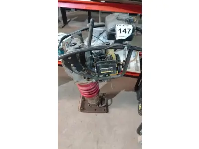 LOTE 147 - 01 COMPACTADOR DE SOLO MENEGOTTI RAM 75 GASOLINA (NO ESTADO, NÃO SABEMOS SE FUNCIONA. LEILÃO NÃO TEM GARANTIA E NEM DEVOLUÇÃO, SUJEITO A POSSÍVEIS AVARIAS VISÍVEIS/OCULTAS E/OU AUSÊNCIA DE COMPONENTES)