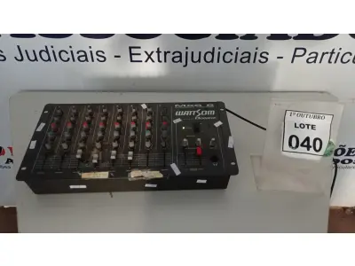 LOTE 040 - 01 MESA DE SOM 06 CANAIS MODELO MXS6 MARCA CICLOTRON. (NO ESTADO) ATENÇÃO! FAZER A VISITAÇÃO ANTES DE ARREMATAR, NÃO SABEMOS SE FUNCIONA, LEILÃO NÃO TEM GARANTIA E NEM DEVOLUÇÃO, SUJEITO A POSSÍVEIS AVARIAS VISÍVEIS/OCULTAS E/OU AUSÊNCIA DE COMPONENTES.