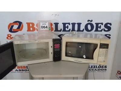 LOTE 064 - 02 MICRO-ONDAS. (NO ESTADO) ATENÇÃO! FAZER A VISITAÇÃO ANTES DE ARREMATAR, NÃO SABEMOS SE FUNCIONA, LEILÃO NÃO TEM GARANTIA E NEM DEVOLUÇÃO, SUJEITO A POSSÍVEIS AVARIAS VISÍVEIS/OCULTAS E/OU AUSÊNCIA DE COMPONENTES