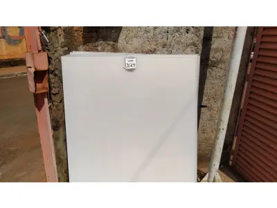 LOTE 521 - 05 PAINÉIS DE VIDRO NA COR AMARELA DE 1,32X1,19. (NO ESTADO) ATENÇÃO! FAZER A VISITAÇÃO ANTES DE ARREMATAR, NÃO SABEMOS SE FUNCIONA, LEILÃO NÃO TEM GARANTIA E NEM DEVOLUÇÃO, SUJEITO A POSSÍVEIS AVARIAS VISÍVEIS/OCULTAS E/OU AUSÊNCIA DE COMPONENTES.