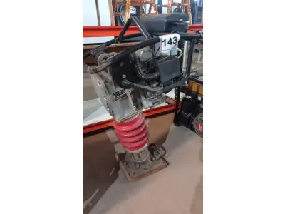 LOTE 143 - 01 COMPACTADOR DE SOLO MENEGOTTI RAM 75 GASOLINA (NO ESTADO, NÃO SABEMOS SE FUNCIONA. LEILÃO NÃO TEM GARANTIA E NEM DEVOLUÇÃO, SUJEITO A POSSÍVEIS AVARIAS VISÍVEIS/OCULTAS E/OU AUSÊNCIA DE COMPONENTES)